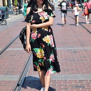 Floral print cold shoulder dress